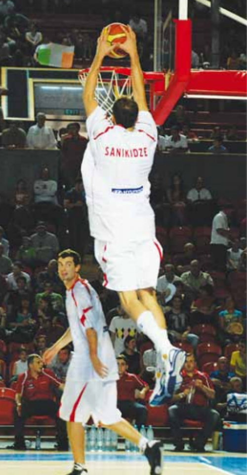 კალათბურთელების ცოლები &ndash; &ldquo;თამაშის შემდეგ ხმა მეკარგება, იმდე&shy;ნს ვყვირი - ემოციებს ყვირილით და წამოხტომით გა&shy;მოვხატავ"