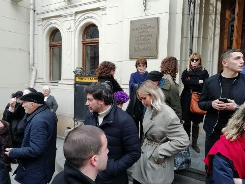 მარჯანიშვილის თეატრში მსახიობ გურანდა გაბუნიას სამოქალაქო პანაშვიდი მიმდინარეობს (ფოტოკოლაჟი)