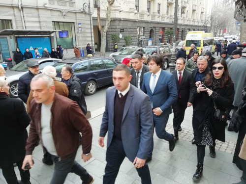 მარჯანიშვილის თეატრში მსახიობ გურანდა გაბუნიას სამოქალაქო პანაშვიდი მიმდინარეობს (ფოტოკოლაჟი)