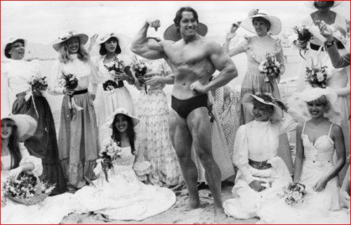 არნოლდ შვარცნეგერი ბოდიბილდრების კონკურსში მონაწილეობდა: - "მერე რა რომ 70 წლის ვარ ეს მხოლოდ რიცხვია ჩემს პასპორტში"