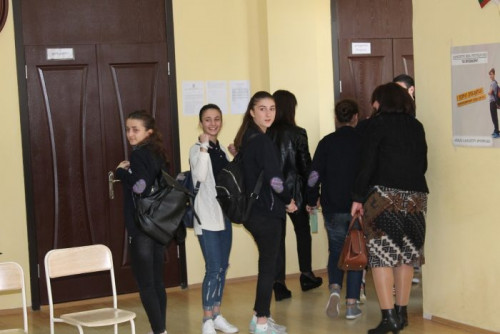  ზესტაფონში სასკოლო ოლიმპიადა „ეკოლოგიკის“ პირველი ეტაპის შეჯიბრი გაიმართა (ფოტოკოლაჟი)