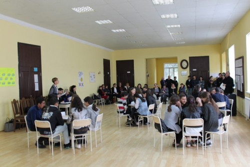  ზესტაფონში სასკოლო ოლიმპიადა „ეკოლოგიკის“ პირველი ეტაპის შეჯიბრი გაიმართა (ფოტოკოლაჟი)