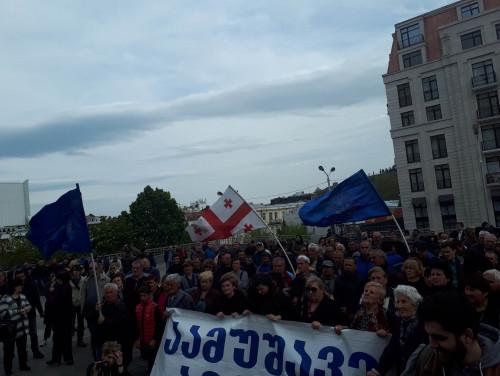 "აგარის შაქრის" თანამშრომლები, 100 კილომეტრის გამოვლის შემდეგ, კანცელარიასთან აქციას მართავენ