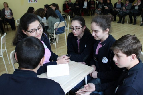  ზესტაფონში სასკოლო ოლიმპიადა „ეკოლოგიკის“ პირველი ეტაპის შეჯიბრი გაიმართა (ფოტოკოლაჟი)