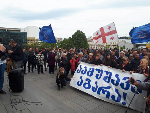 "აგარის შაქრის" თანამშრომლები, 100 კილომეტრის გამოვლის შემდეგ, კანცელარიასთან აქციას მართავენ