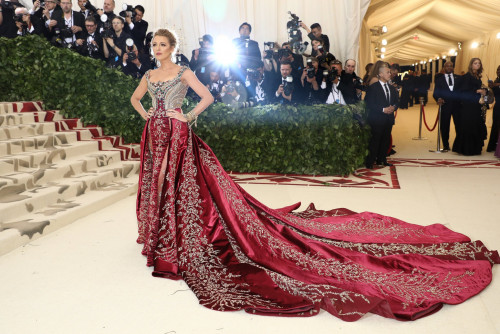 როგორ გამოიყურებოდნენ ვარსკვლავები Met Gala 2018-ზე - ფოტოები 