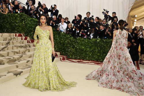 როგორ გამოიყურებოდნენ ვარსკვლავები Met Gala 2018-ზე - ფოტოები 