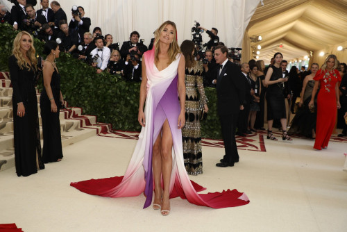 როგორ გამოიყურებოდნენ ვარსკვლავები Met Gala 2018-ზე - ფოტოები 