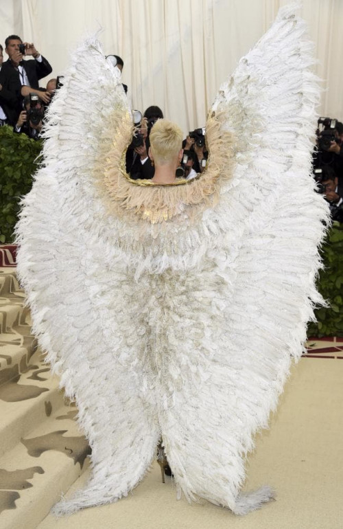 "რომის პაპი" რიანა და "ანგელოზი" კეტი პერი  -  Met Gala 2018-ის ყველაზე განხილვადი სტუმრები