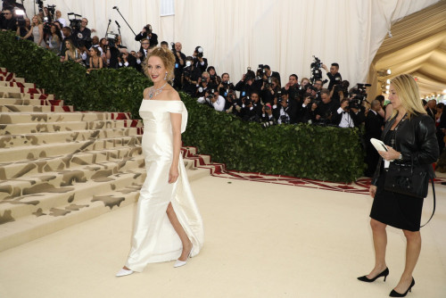 როგორ გამოიყურებოდნენ ვარსკვლავები Met Gala 2018-ზე - ფოტოები 