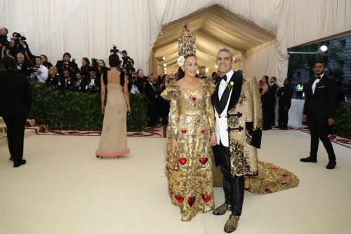 როგორ გამოიყურებოდნენ ვარსკვლავები Met Gala 2018-ზე - ფოტოები 