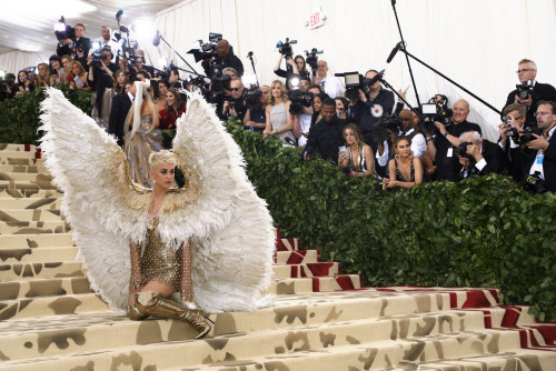 როგორ გამოიყურებოდნენ ვარსკვლავები Met Gala 2018-ზე - ფოტოები 