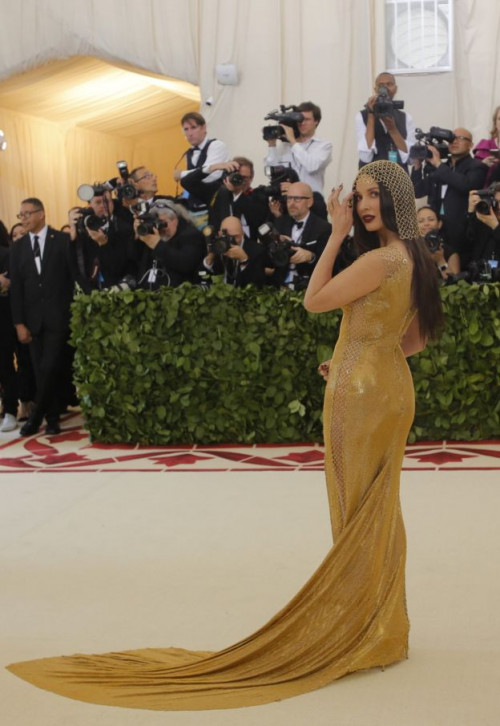 როგორ გამოიყურებოდნენ ვარსკვლავები Met Gala 2018-ზე - ფოტოები 