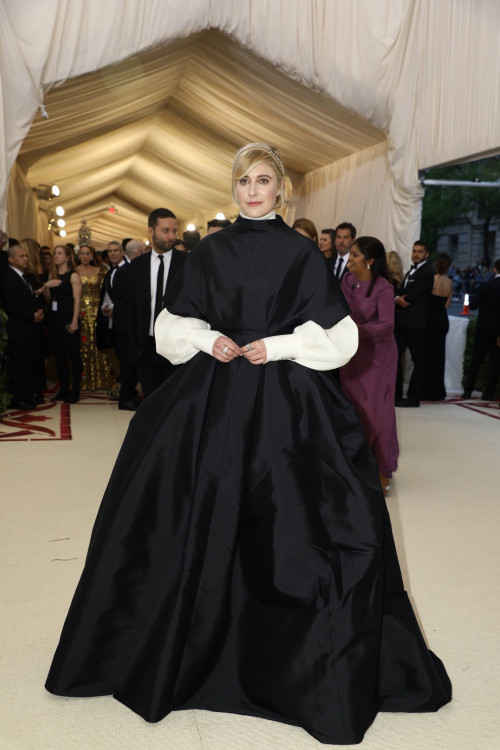 როგორ გამოიყურებოდნენ ვარსკვლავები Met Gala 2018-ზე - ფოტოები 