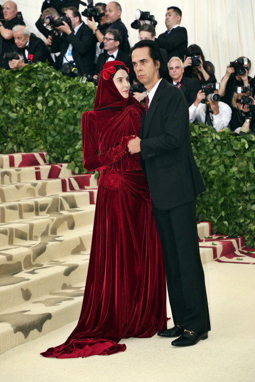 როგორ გამოიყურებოდნენ ვარსკვლავები Met Gala 2018-ზე - ფოტოები 