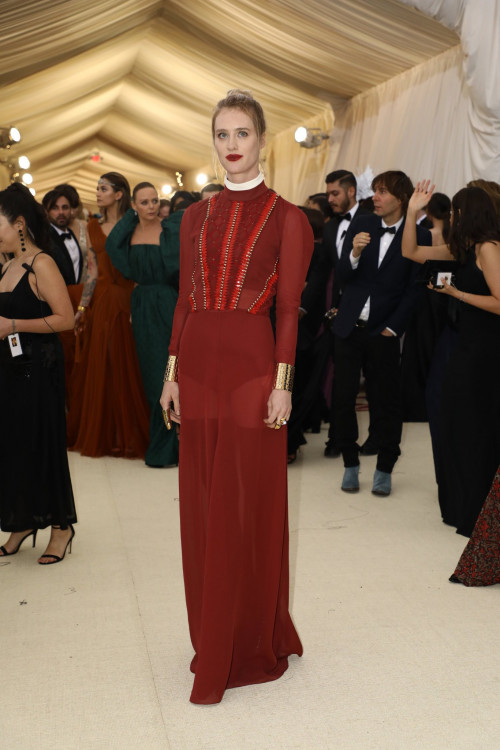 როგორ გამოიყურებოდნენ ვარსკვლავები Met Gala 2018-ზე - ფოტოები 