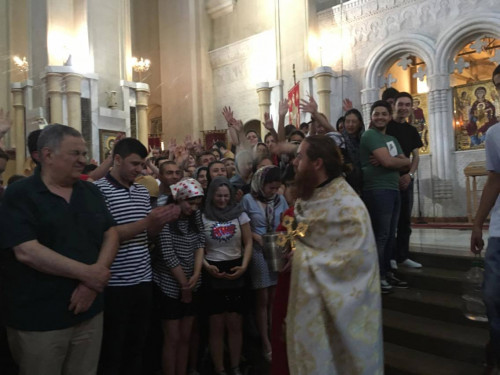"ღმერთმა ინებოს მიღებული იყოთ სასწავლებელში" - პატრიარქმა აბიტურიენტები დალოცა (ვიდეო)