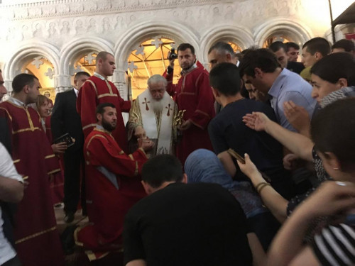 "ღმერთმა ინებოს მიღებული იყოთ სასწავლებელში" - პატრიარქმა აბიტურიენტები დალოცა (ვიდეო)