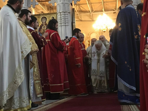"ღმერთმა ინებოს მიღებული იყოთ სასწავლებელში" - პატრიარქმა აბიტურიენტები დალოცა (ვიდეო)