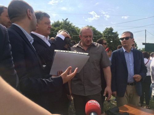 პოროშენკო საოკუპაციო ხაზთან იმყოფებოდა: "იგივე მდგომარეობაა, რაც დონბასში"