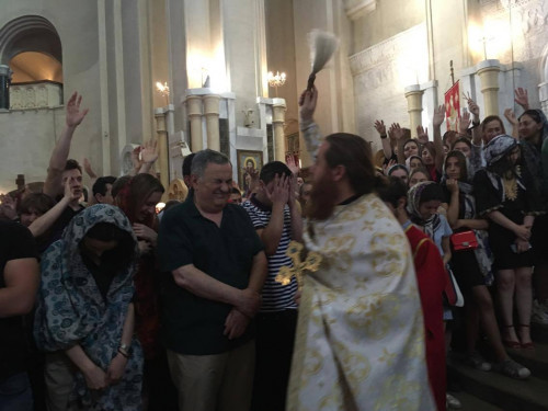 "ღმერთმა ინებოს მიღებული იყოთ სასწავლებელში" - პატრიარქმა აბიტურიენტები დალოცა (ვიდეო)