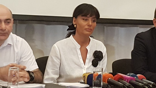 რისთვის ჩამოვიდა მაკა ასათიანი საქართველოში და როგორ გამოიყურებოდა პრესკონფერენციაზე - (ფოტოკოლაჟი)