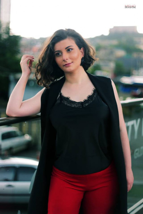 ნინო ჭელიძე თხოვდება – „სულ სარკეში ვიყურები, ბიცოლამისს ხომ არ ვგავარ-მეთქი“