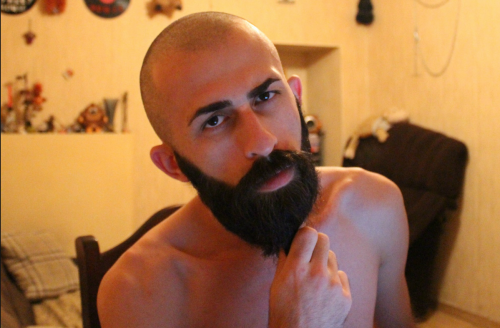 კობა ბიწაძე - "ოჯახმა, როცა ჩემი სექსულური ორიენტაციის შესახებ გაიგო, წინ მივიწევდით, რომ არა დედის ეს აკვიატებული სირცხვილის იდეა"  