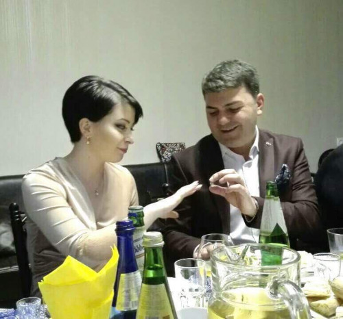 ციანიდის საქმის ოქროს მოწმე ქიმიკოსზე დაქორწინდა - Exclusive