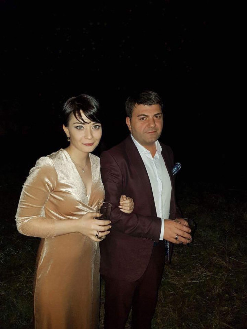 ციანიდის საქმის ოქროს მოწმე ქიმიკოსზე დაქორწინდა - Exclusive