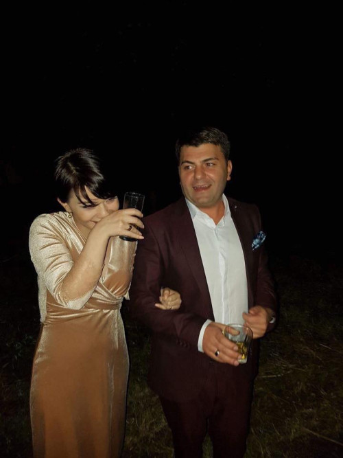 ციანიდის საქმის ოქროს მოწმე ქიმიკოსზე დაქორწინდა - Exclusive