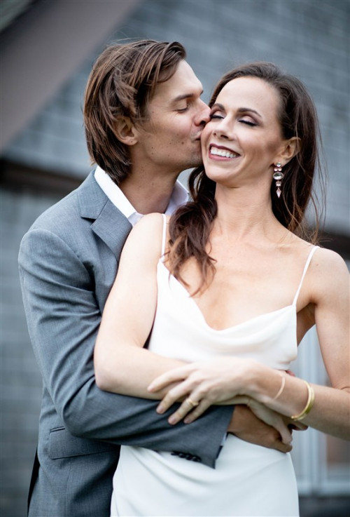 უმცროსი ჯორჯ ბუშის ქალიშვილი&nbsp;დაქორწინდა (ფოტოები)