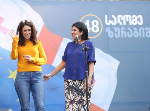 საქართველოს რიგით მე-5 და პირველი ქალი პრეზიდენტის საუკეთესო ლუქები - ფოტოები