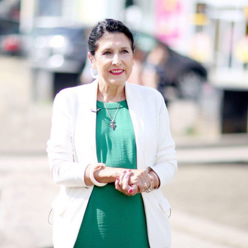 საქართველოს რიგით მე-5 და პირველი ქალი პრეზიდენტის საუკეთესო ლუქები - ფოტოები