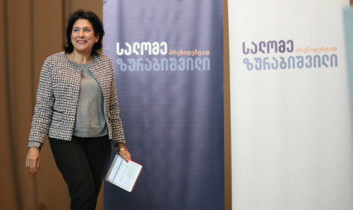 საქართველოს რიგით მე-5 და პირველი ქალი პრეზიდენტის საუკეთესო ლუქები - ფოტოები