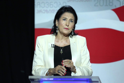 საქართველოს რიგით მე-5 და პირველი ქალი პრეზიდენტის საუკეთესო ლუქები - ფოტოები