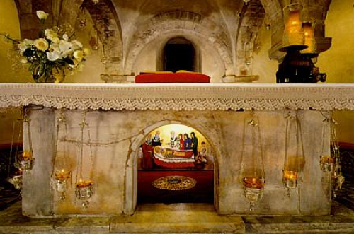 წმინდა ნიკოლოზის საფლავი იტალიაში მყოფმა ქართული მართლმადიდებელი ეკლესიის სასულიერო პირებმა მოილოცეს  -  მირონ-ლუკიის მთავარეპისკოპოსის საფლავი ქ. ბარიში  (ვიდეო)